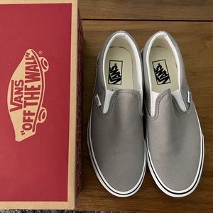 Vans Classic Slip On, Drizzle/True White, Size 9 men/Size 10.5 women